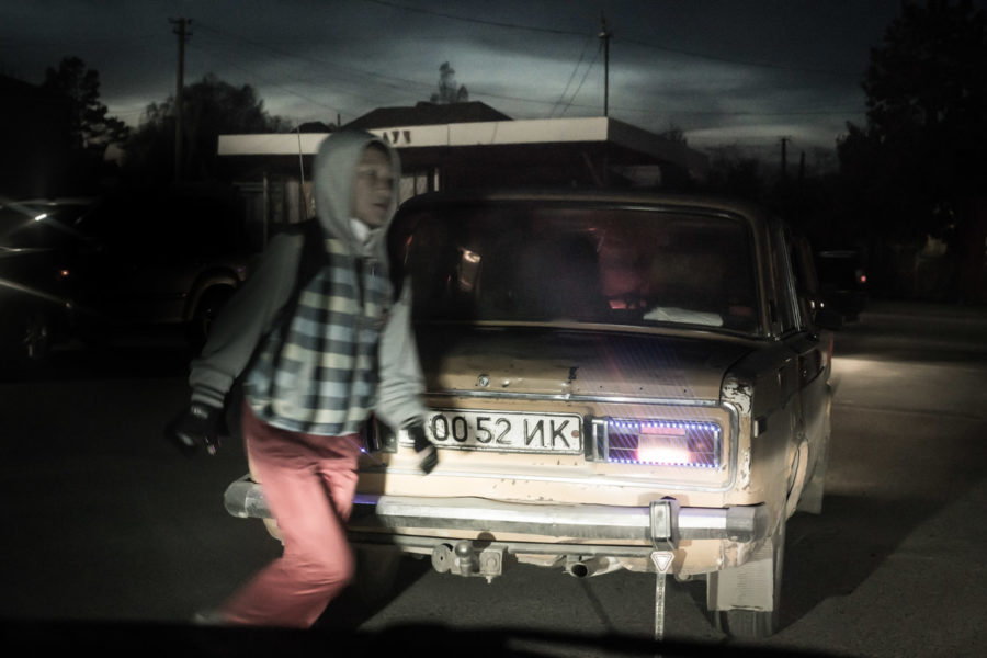 voiture nuit ouzbekistan kirghizstan ex-URSS Asie centrale olivier octobre photographe documentaire reportage